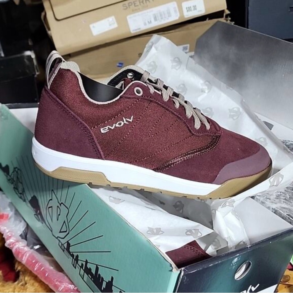Evolv Mens  Maroon Sneakers